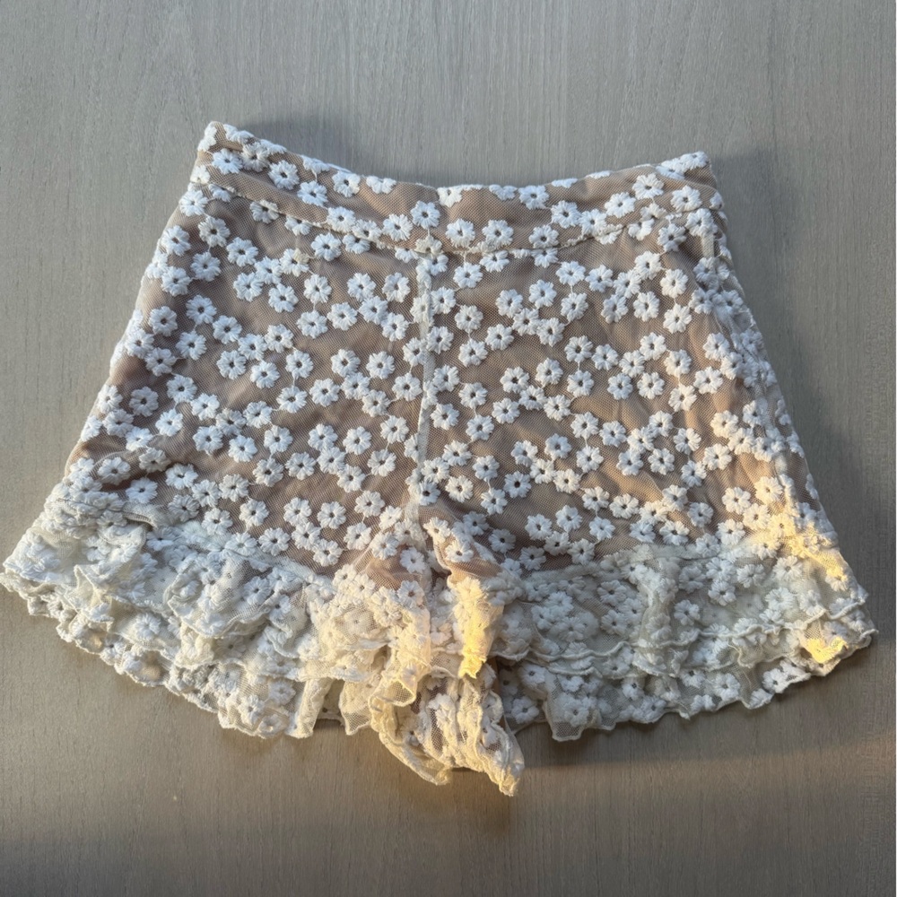 Majorelle tan and white lace shorts